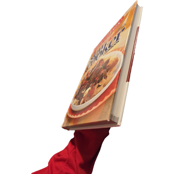 Taste of home slow cooker cookbook 9781617653544 reader's digest - Picture 3 of 8